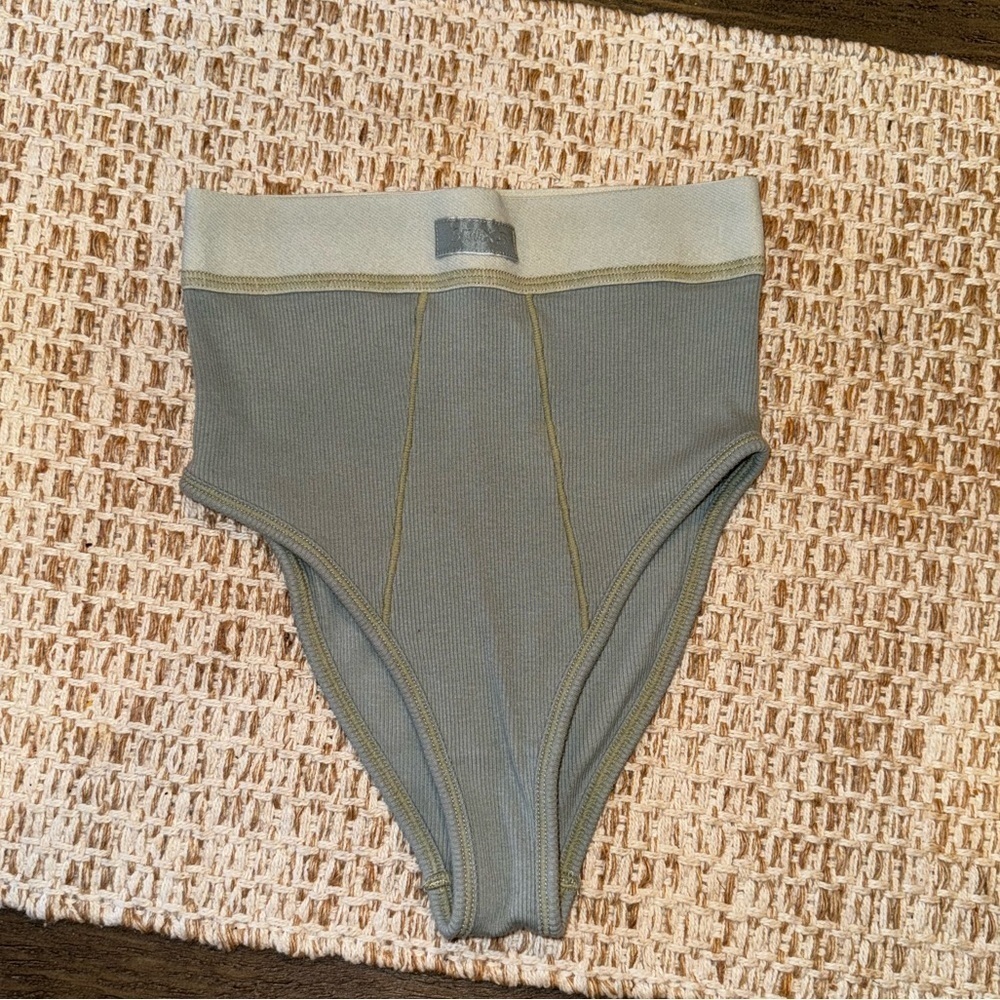 Skims High Cut High Waisted Green Ribbed Underwear Briefs Size XXS Used
